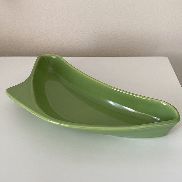 Serving Dish Boomerang with Handle Avocado like Green - Picture 2 of 10